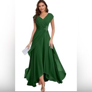 Elegant Green V-Neck Maxi Dress with Draped Waist
